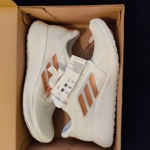Adidas edge lux 3 women, in size 7 US